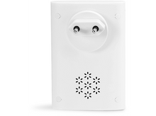 Charger l'image dans la galerie, Une prise murale blanche avec une prise européenne et un haut-parleur.