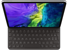 Charger l'image dans la galerie, Un iPad ouvert avec un clavier attaché. L'écran affiche une interface.