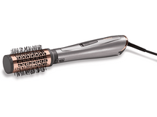 Charger l'image dans la galerie, Brosse coiffante. Elle possède un cylindre rotatif avec des poils, une poignée et un interrupteur marche/arrêt.