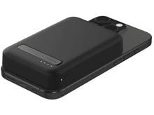 Charger l'image dans la galerie, Téléphone noir avec un chargeur Belkin noir dessus. Le chargeur a une bande argentée et des voyants de charge blancs.