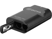 Charger l'image dans la galerie, Un émetteur Boya BY-WM4 PRO noir avec un compartiment à piles ouvert.