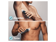 Charger l'image dans la galerie, Un homme se rase les aisselles et la poitrine avec une tondeuse. L'image du haut montre l'aisselle, le bas la poitrine.