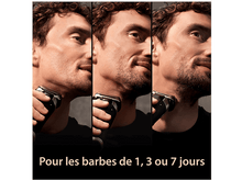Charger l'image dans la galerie, Un homme se rase avec un rasoir électrique. Trois images montrent les étapes du rasage.