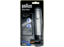 Charger l'image dans la galerie, Emballage du coupe-nez et oreilles Braun Series. Le coupe-nez, une pile et une démonstration d'utilisation sont visibles.