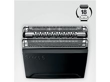 Charger l'image dans la galerie, Gros plan des têtes de rasoir Braun Series 5. Maillage argenté, cadre noir, avec icône 18 mois.