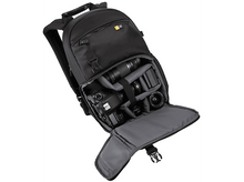 Charger l'image dans la galerie, Sac à dos photo noir ouvert rempli d'appareils photo, d'objectifs et d'accessoires, sur fond blanc.