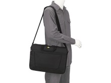 Charger l'image dans la galerie, Mannequin portant une chemise grise et portant un sac noir de type mallette.