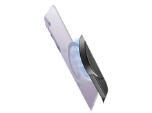 Charger l'image dans la galerie, Téléphone dans un étui avec un chargeur magnétique attaché. Le chargeur est noir.