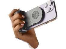 Charger l'image dans la galerie, Trois jeunes femmes prennent un selfie avec un téléphone fixé à une poignée circulaire noire.