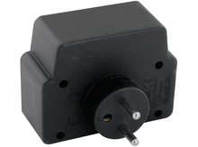 Charger l'image dans la galerie, Adaptateur de prise électrique noir avec deux broches. Corps carré.