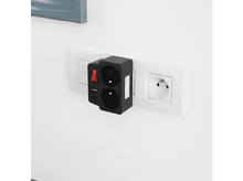 Charger l'image dans la galerie, Adaptateur secteur noir branché dans une prise murale blanche, avec un interrupteur rouge.