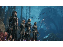 Charger l'image dans la galerie, Un artiste martial donnant un coup de pied à une autre personne dans une ruelle couverte de graffitis.