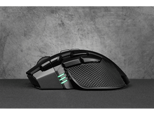 Charger l'image dans la galerie, Souris de jeu noire et grise avec des lumières vertes. Elle est sur une surface noire.