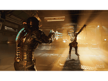 Charger l'image dans la galerie, Un soldat tire sur un monstre dans un couloir industriel sombre.