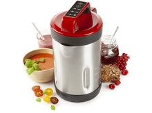 Charger l'image dans la galerie, Soupeuse avec accessoires. Comprend un bol de soupe, des tomates, du pain et une boisson.