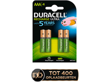 Charger l'image dans la galerie, Piles Duracell AAA dans un emballage. Les piles sont vertes et dorées. Le texte indique 'Recharge Ultra' et '5 ans'.