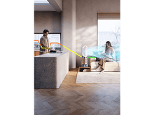 Charger l'image dans la galerie, Un homme et une femme dans un salon avec un purificateur d'air Dyson.