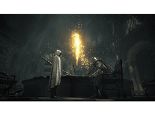 Charger l'image dans la galerie, Deux personnages dans un cadre sombre et caverneux avec une lumière vive. Un porte une cape.