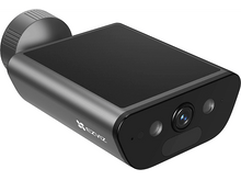 Charger l'image dans la galerie, Une caméra de sécurité gris foncé avec un panneau solaire sur le dessus.