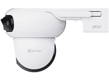 Charger l'image dans la galerie, Caméra de sécurité blanche avec objectif noir et logo EZVIZ. Montée sur une surface blanche.