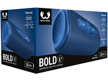Charger l'image dans la galerie, Boîte d'enceinte bleue étanche avec l'étiquette BOLD et 25 heures d'autonomie.