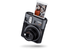 Charger l'image dans la galerie, Appareil photo Instax mini 41, une photo est éjectée avec deux personnes.