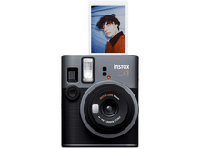 Charger l'image dans la galerie, Appareil photo Instax mini 41, une photo est éjectée avec une personne.