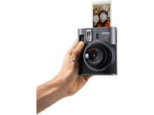 Charger l'image dans la galerie, Main tenant l'appareil photo Instax mini 41 et une photo.