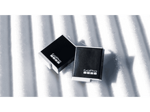Charger l'image dans la galerie, Deux batteries GoPro noires sur une surface blanche texturée. Le logo GoPro est visible sur chaque batterie.