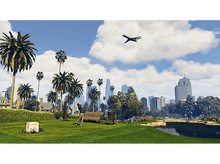 Charger l'image dans la galerie, Scène de golf avec des palmiers, des bâtiments et un avion dans le ciel. Un golfeur fait un swing.