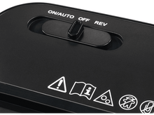 Charger l'image dans la galerie, Panneau de commande de destructeur de papier noir avec interrupteur marche/arrêt et symboles d'avertissement.