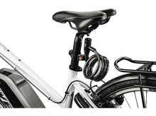 Charger l'image dans la galerie, Un vélo blanc avec un cadenas noir attaché à la tige de selle.