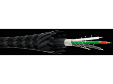 Charger l'image dans la galerie, Vue en coupe d'un câble tressé noir avec fils colorés visibles.