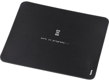 Charger l'image dans la galerie, Tapis de souris noir avec texte blanc et symbole de sablier.