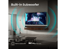 Charger l'image dans la galerie, Un écran de télévision montre un batteur en train de jouer. L'écran dispose d'une fonction de caisson de basses intégré avec Dolby Atmos.