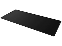 Charger l'image dans la galerie, Tapis de souris HyperX noir sur fond blanc, le tapis est rectangulaire.