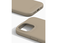 Charger l'image dans la galerie, Gros plan d'une coque de téléphone, beige, avec le logo Ideal of Sweden.