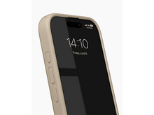 Charger l'image dans la galerie, Gros plan sur un écran de téléphone affichant l'heure et la date, dans un étui beige.