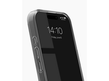 Charger l'image dans la galerie, Gros plan d'un téléphone affichant l'heure, avec une coque transparente et signal 5G.