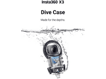 Charger l'image dans la galerie, Insta360 X3 Dive Case, avec une caméra dans un boîtier transparent, entourée d'eau.