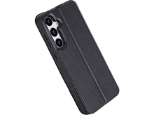 Charger l'image dans la galerie, Coque de téléphone noire avec un rabat. Le téléphone a trois caméras. Le fond est sombre.