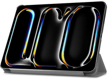 Charger l'image dans la galerie, Une tablette dans un étui avec un écran sombre et un support gris. L'étui est ouvert, affichant l'écran.