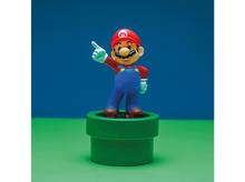 Charger l'image dans la galerie, Figurine de Mario sur un tuyau vert, fond bleu et vert. Mario pointe avec sa main droite.