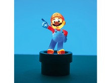 Charger l'image dans la galerie, Figurine lumineuse de Mario sur un tuyau. Fond bleu.