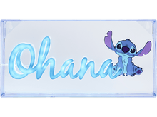 Charger l'image dans la galerie, Un néon bleu indiquant "Ohana" avec un dessin de Stitch de Lilo & Stitch.