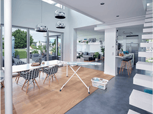 Charger l'image dans la galerie, Un salon et une salle à manger modernes. Comprend une table à manger, une planche à repasser et une vue extérieure.