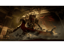 Charger l'image dans la galerie, Une figure monstrueuse avec une couronne dorée et des yeux rouges dans un théâtre. Scène sombre.