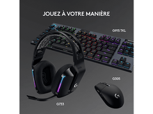 Charger l'image dans la galerie, Configuration de jeu : clavier, casque et souris. Noir, avec éclairage RVB sur clavier et casque.