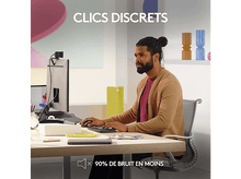 Charger l'image dans la galerie, Homme au bureau utilisant un clavier et une souris. Texte : 90 % moins de bruit.