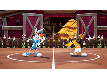 Charger l'image dans la galerie, Bugs Bunny et Daffy Duck jouant au basket dans une grange.